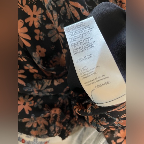 Free People Clarissa Top in Midnight Size Small Juliet sleeve, tie back - Picture 9 of 9